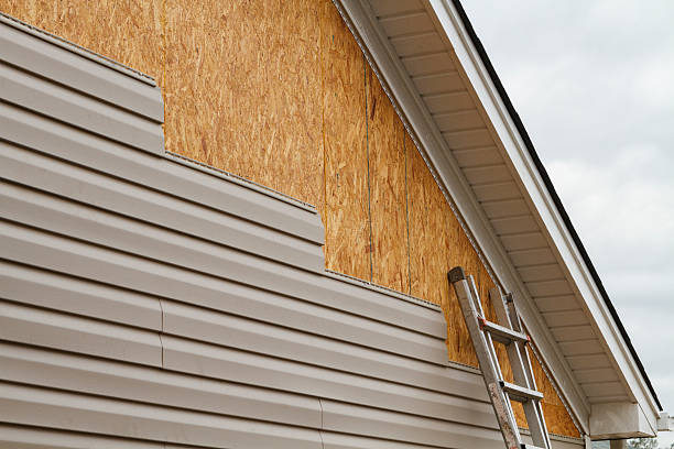 Professional Fiber Cement Siding technician working in Decatur, TX
